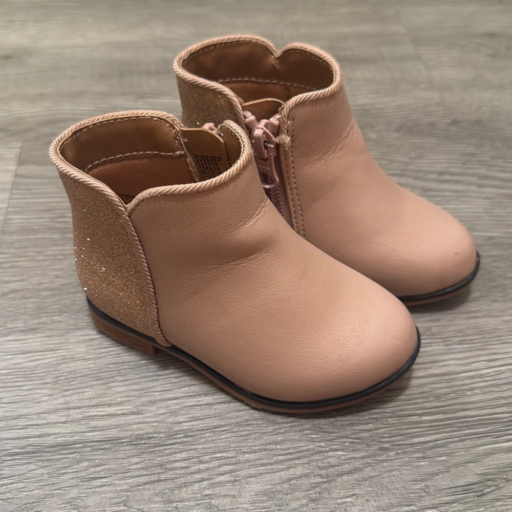 Almost new cat n jack size 5 boots